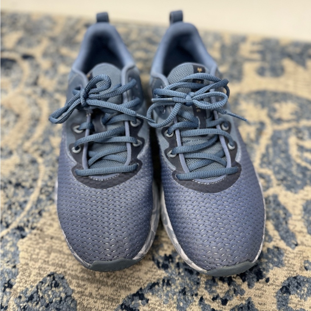 Women Under Armour Running Shoes - Picture 4 of 5
